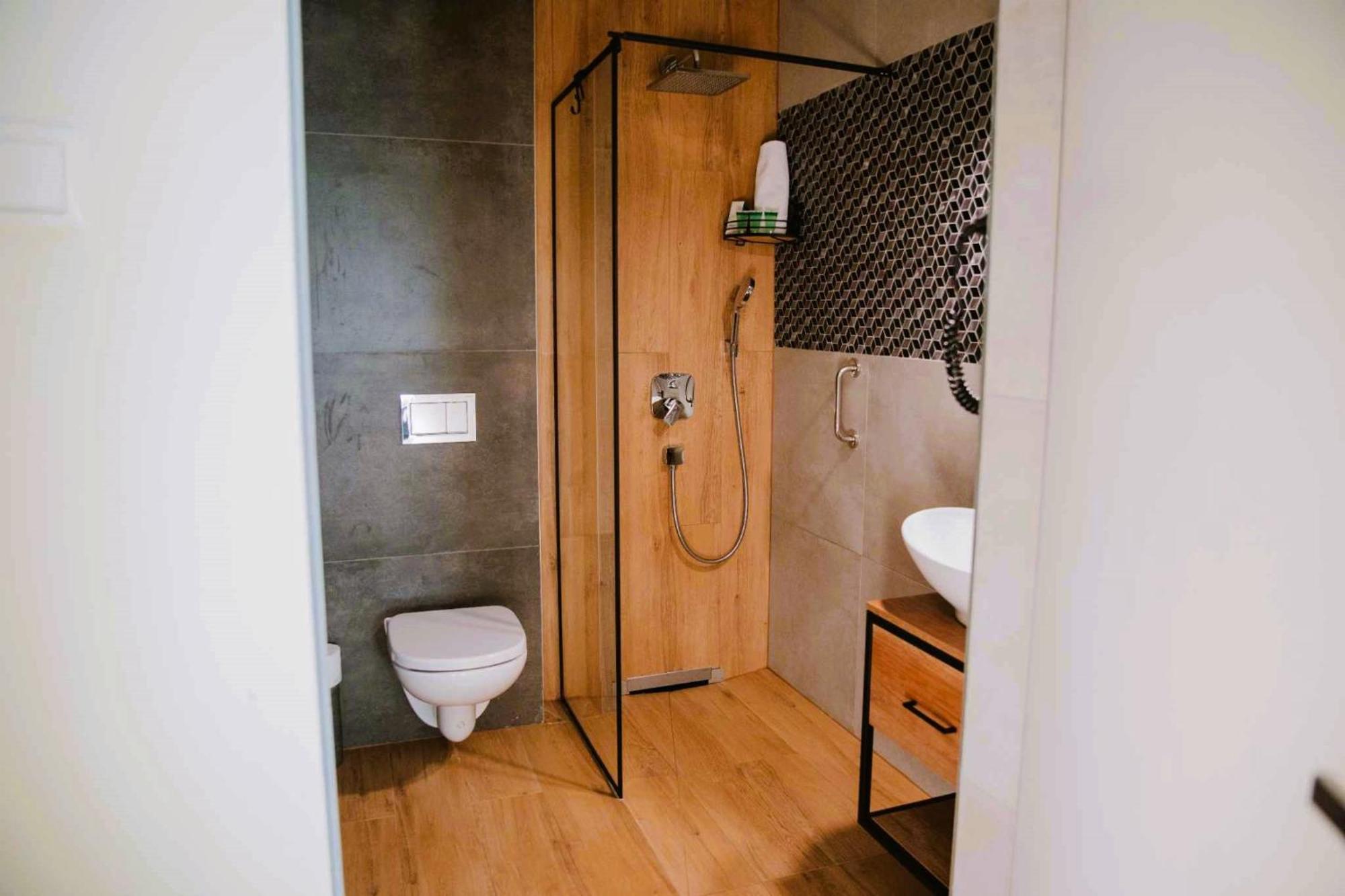 Stacja Kultura Hotel Poniatowa Екстериор снимка