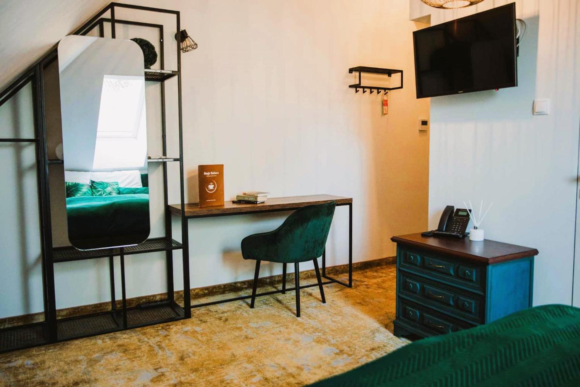 Stacja Kultura Hotel Poniatowa Екстериор снимка
