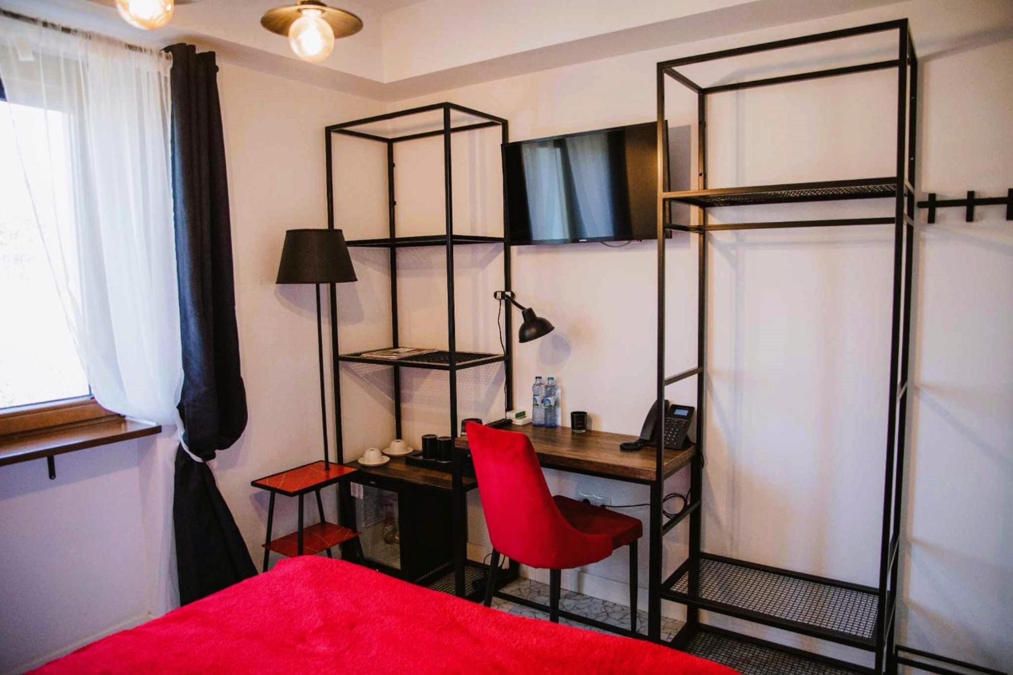 Stacja Kultura Hotel Poniatowa Екстериор снимка